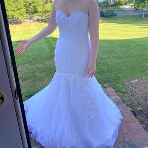 Beautiful brand new wedding dress 8/10
